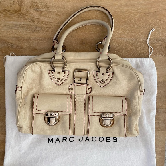 Marc Jacobs Handbags - Marc Jacobs Ivory Venetia purse